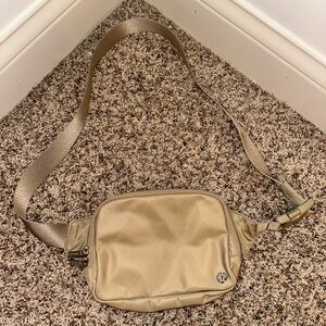 Lululemon 2L Everywhere Belt Bag